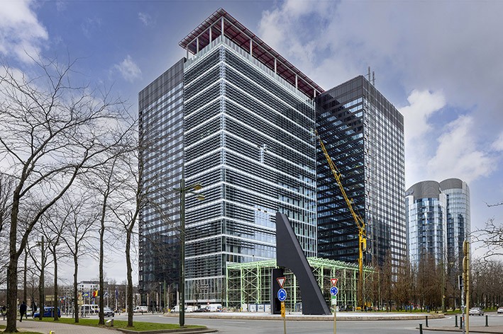 Le Groupe CFE achève le nouvel immeuble de bureaux du gouvernement flamand, une référence en matière de circularité et de durabilité.